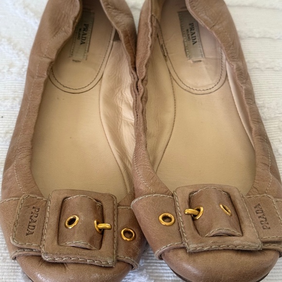 Vintage RARE 100% Authentic Prada Leather Flats Buckle 39.5 Beige Tan - Picture 1 of 7